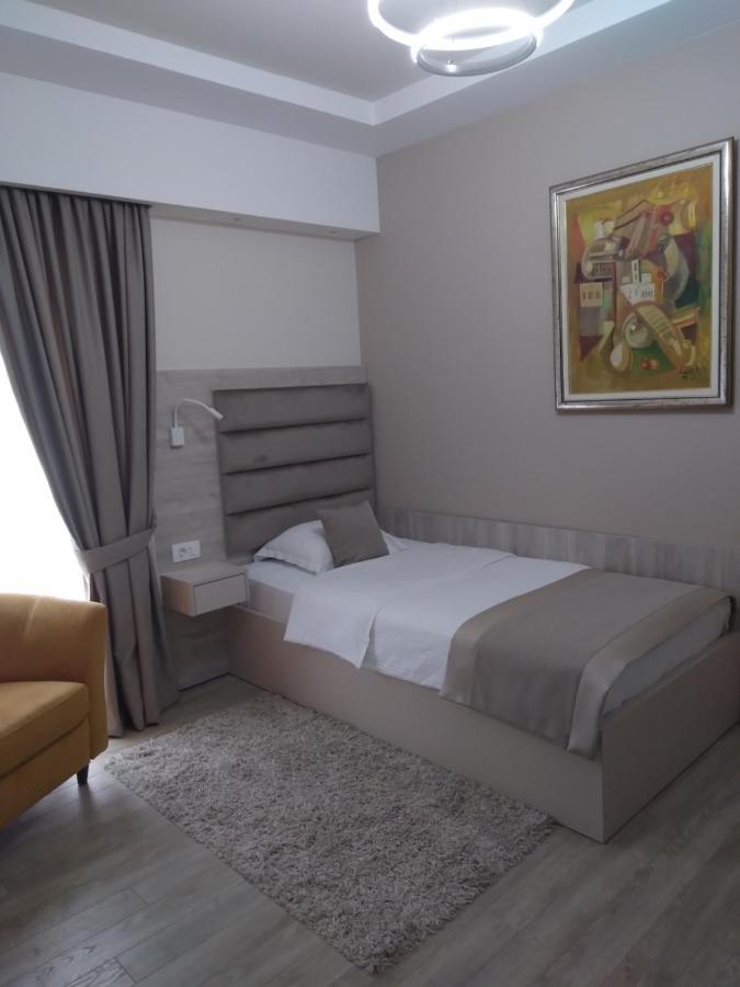 Hotel Holiday Podgorica Zewnętrze zdjęcie