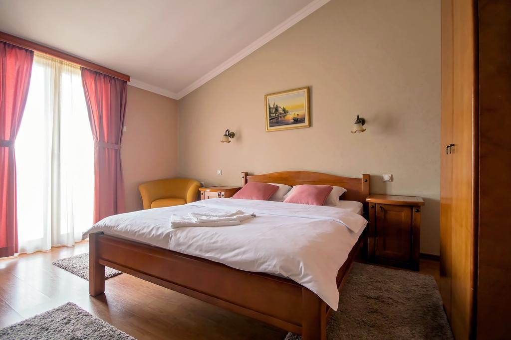 Hotel Holiday Podgorica Zewnętrze zdjęcie