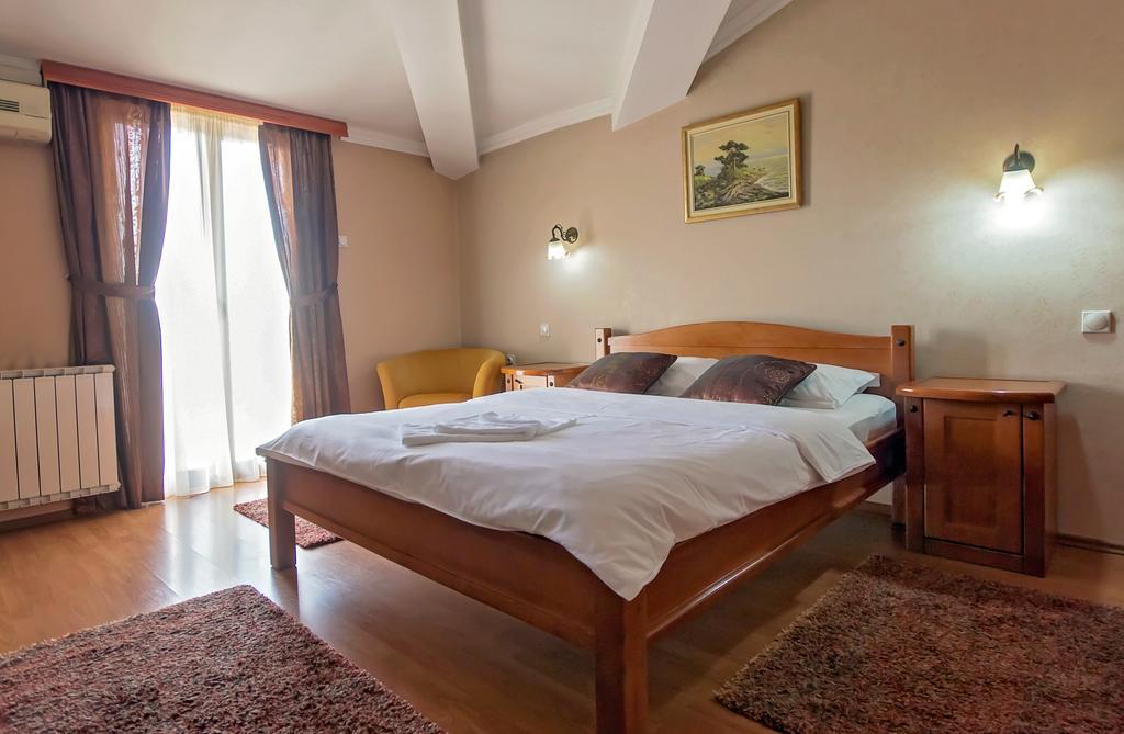 Hotel Holiday Podgorica Zewnętrze zdjęcie