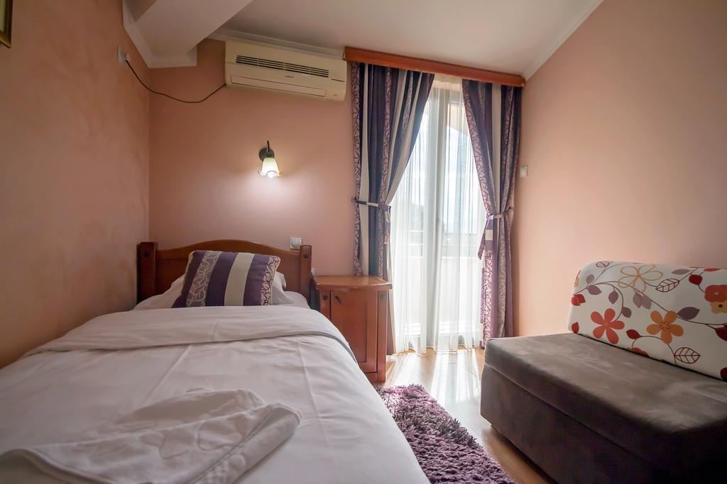 Hotel Holiday Podgorica Zewnętrze zdjęcie