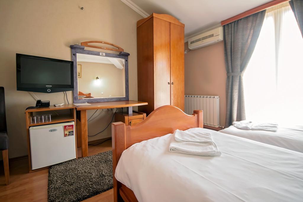 Hotel Holiday Podgorica Zewnętrze zdjęcie