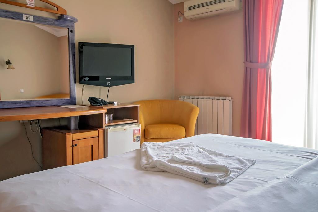 Hotel Holiday Podgorica Zewnętrze zdjęcie