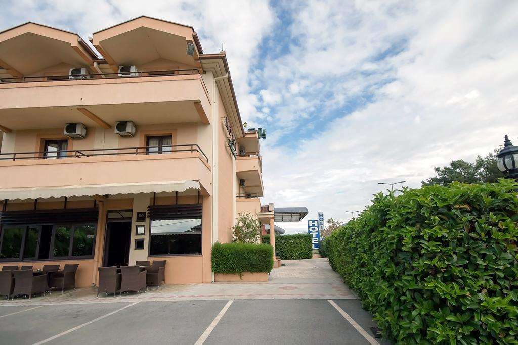 Hotel Holiday Podgorica Zewnętrze zdjęcie