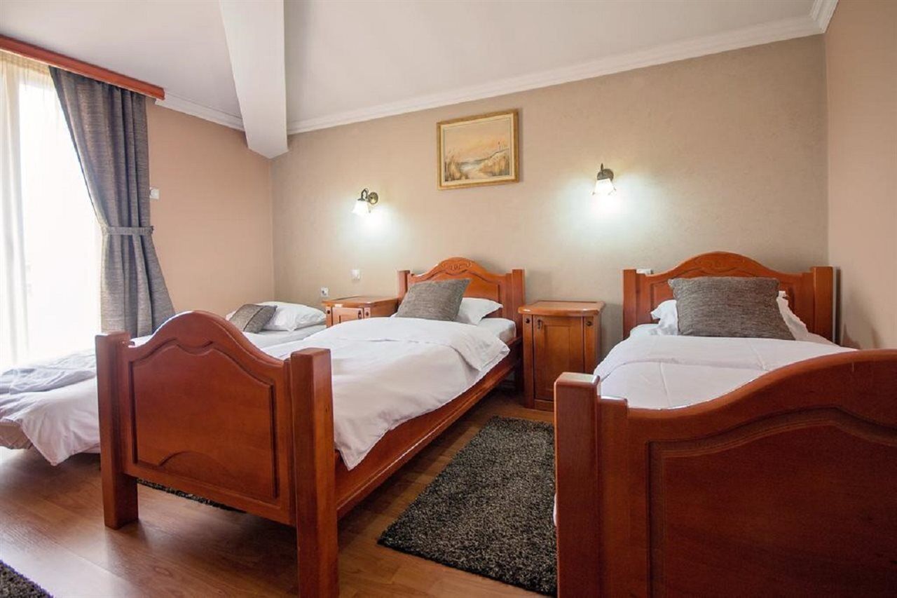 Hotel Holiday Podgorica Zewnętrze zdjęcie